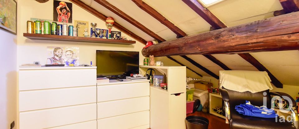 Four-room apartment of 135 m² in Giussano (20833)