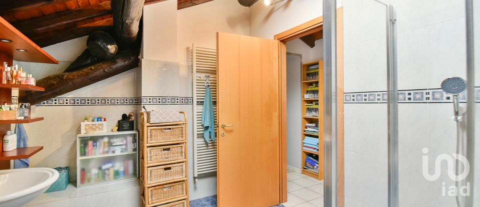 Four-room apartment of 135 m² in Giussano (20833)