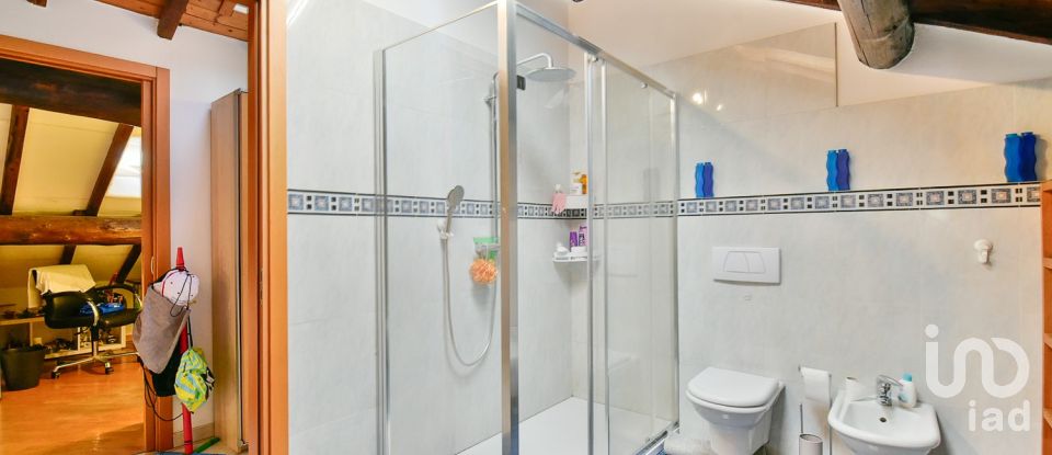 Four-room apartment of 135 m² in Giussano (20833)