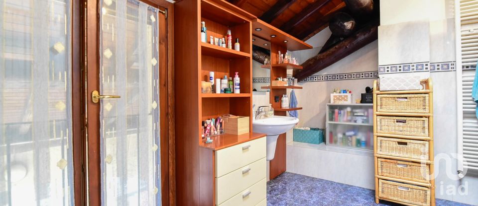 Four-room apartment of 135 m² in Giussano (20833)