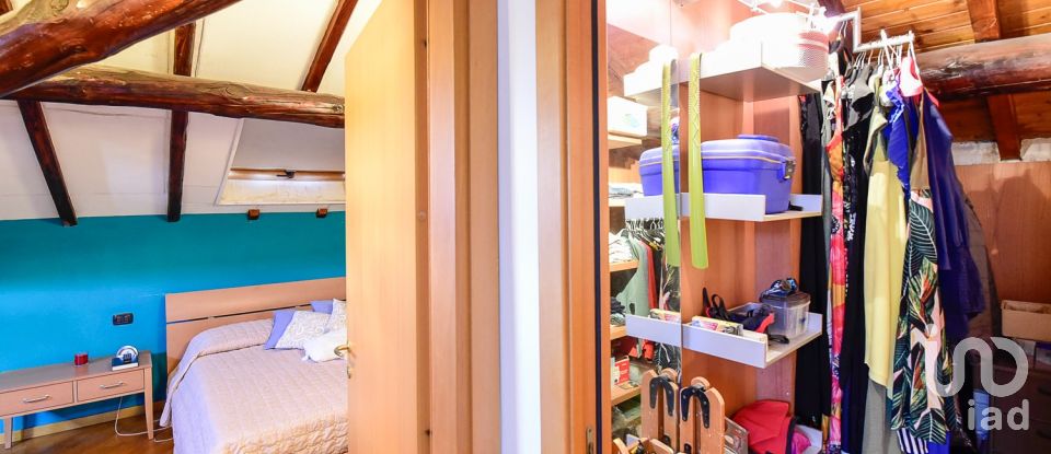 Four-room apartment of 135 m² in Giussano (20833)