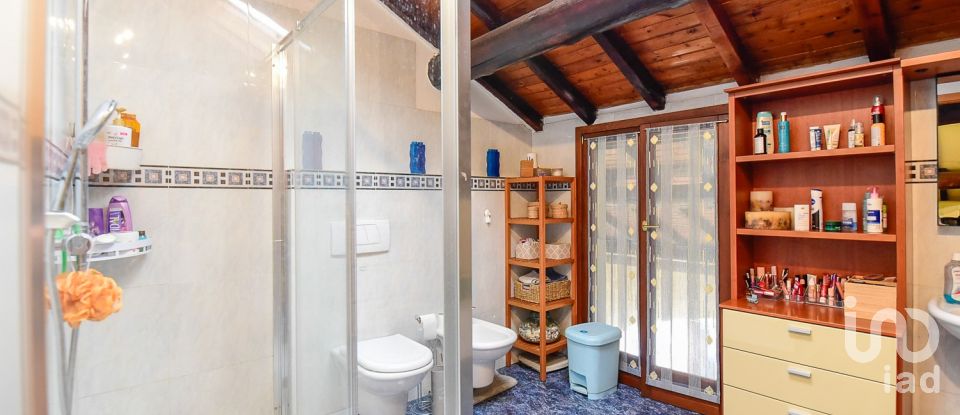 Four-room apartment of 135 m² in Giussano (20833)