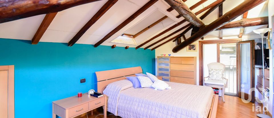 Four-room apartment of 135 m² in Giussano (20833)