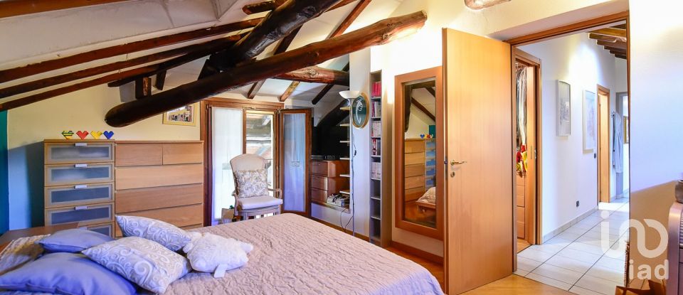 Four-room apartment of 135 m² in Giussano (20833)