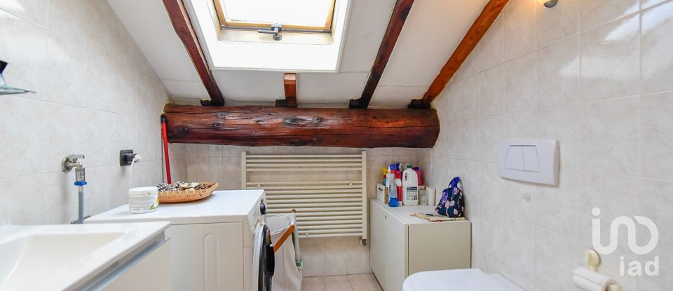 Four-room apartment of 135 m² in Giussano (20833)