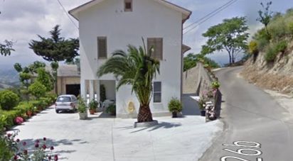 Casa indipendente 20 locali di 375 m² in Canzano (64020)