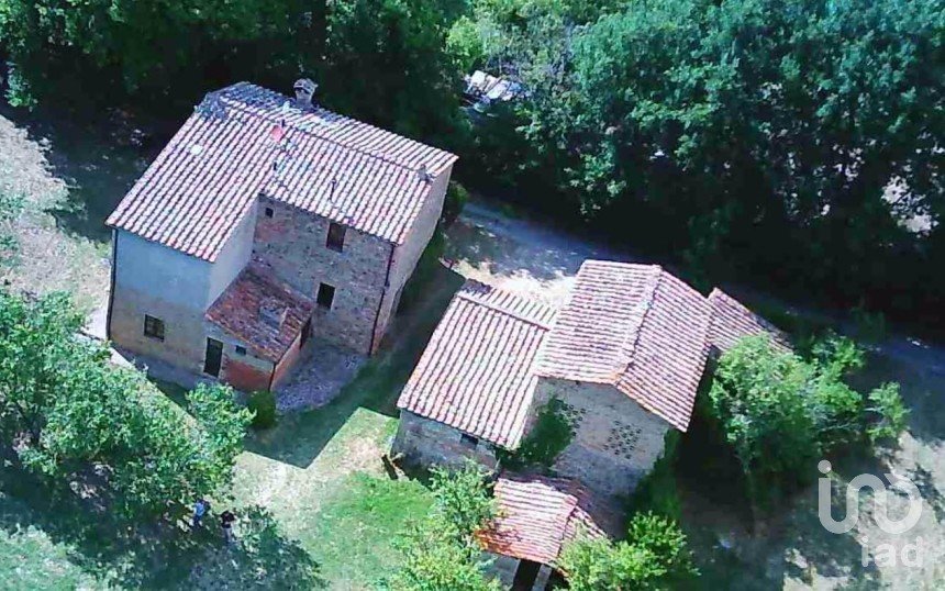 Rustico 0 locali di 300 m² in Monticiano (53015)
