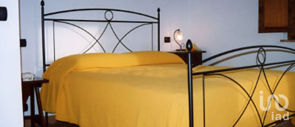 Rustico 0 locali di 300 m² in Monticiano (53015)