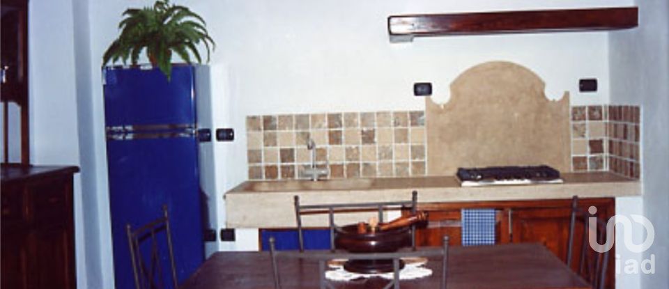 Rustico 0 locali di 300 m² in Monticiano (53015)