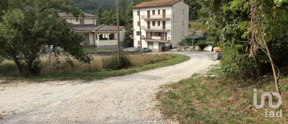 Capannone di 600 m² in Cagli (61043)