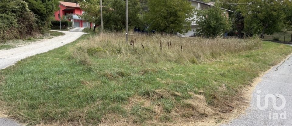 Capannone di 600 m² in Cagli (61043)