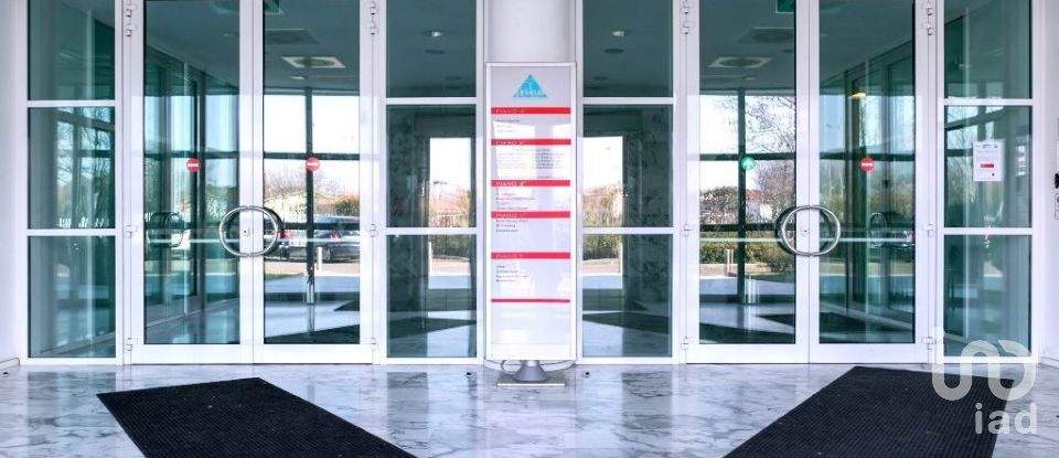 Building of 4,100 m² in Curtatone (46010)