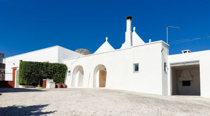 Casale 17 locali di 511 m² in Martina Franca (74015)