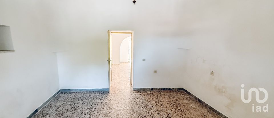 Farm 17 rooms of 511 m² in Martina Franca (74015)