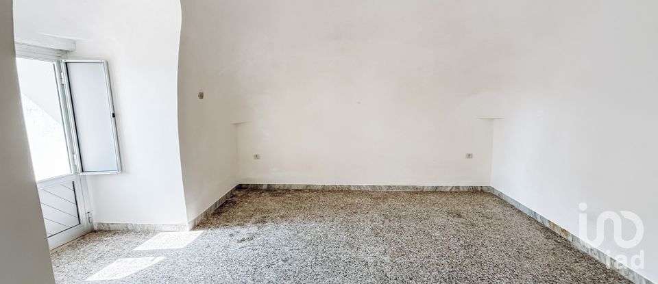 Farm 17 rooms of 511 m² in Martina Franca (74015)