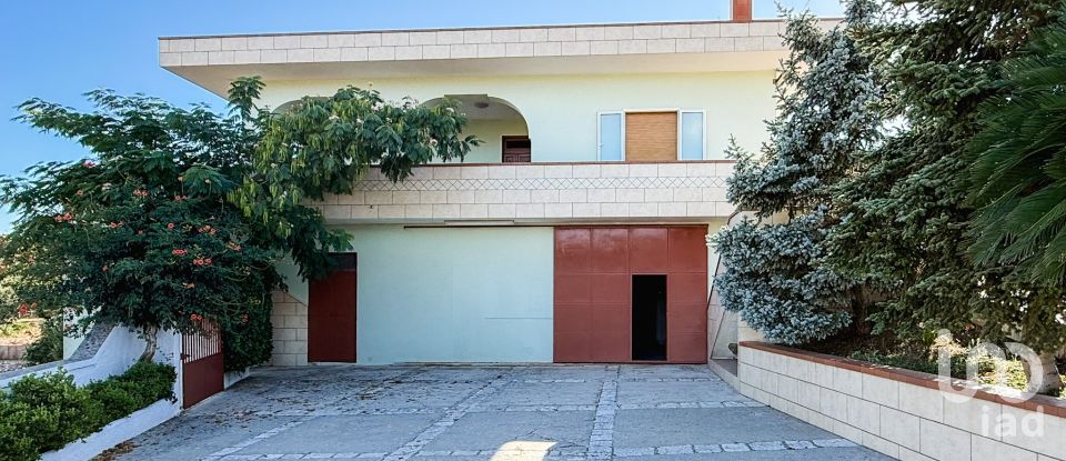 Farm 17 rooms of 511 m² in Martina Franca (74015)