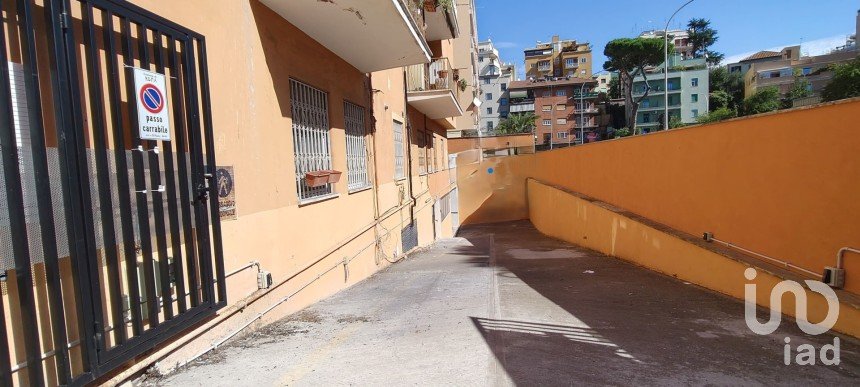 Posto auto di 13 m² in Roma (00141)
