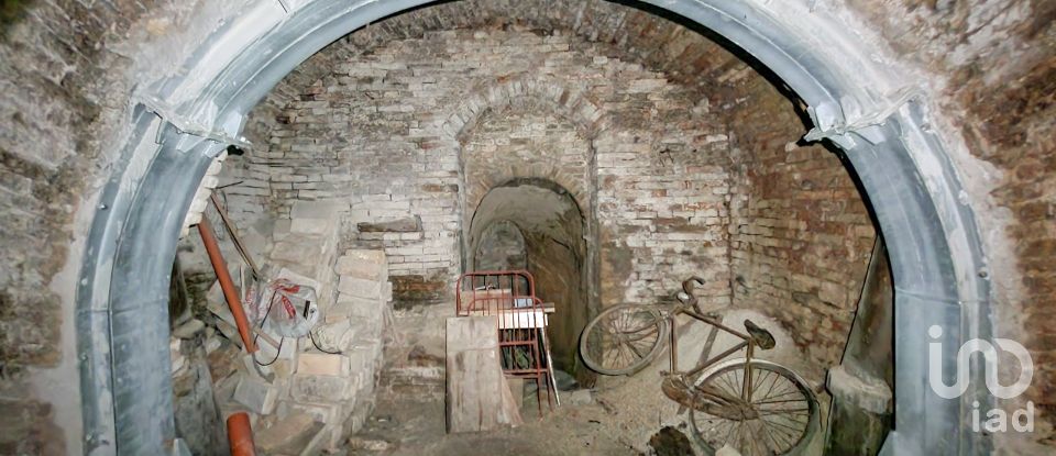 Casa di paese 8 locali di 238 m² in Mogliano (62010)