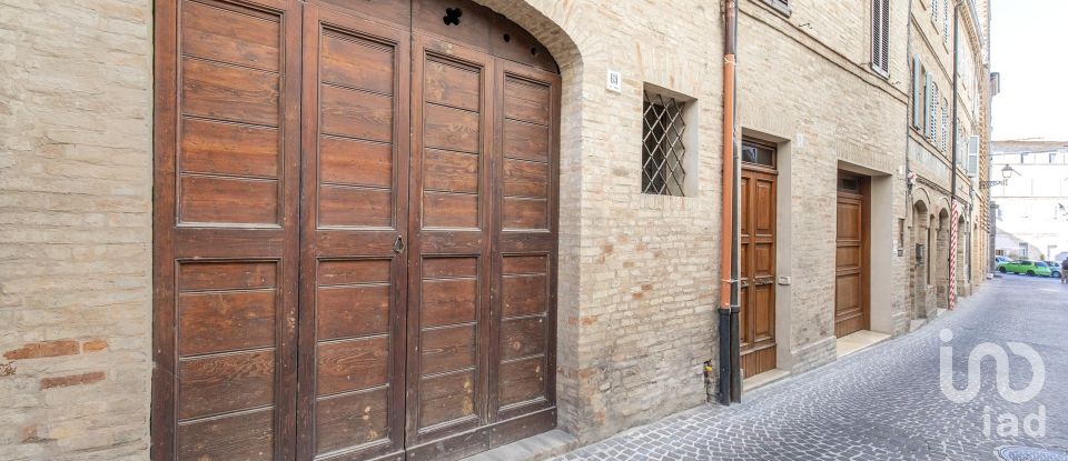 Casa di paese 8 locali di 238 m² in Mogliano (62010)