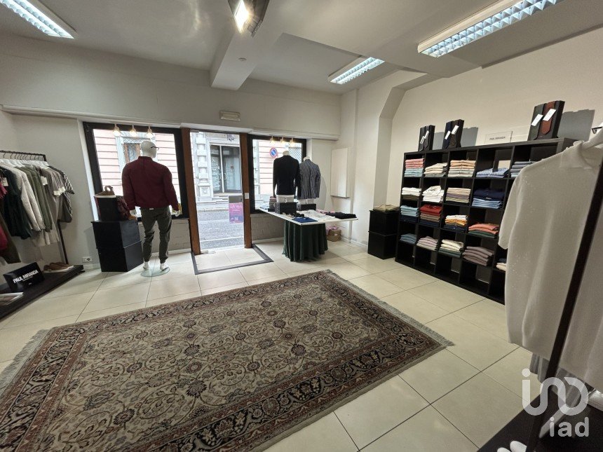 Negozio / locale commerciale di 54 m² in Cesano Maderno (20811)