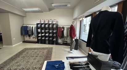 Negozio / locale commerciale di 54 m² in Cesano Maderno (20811)