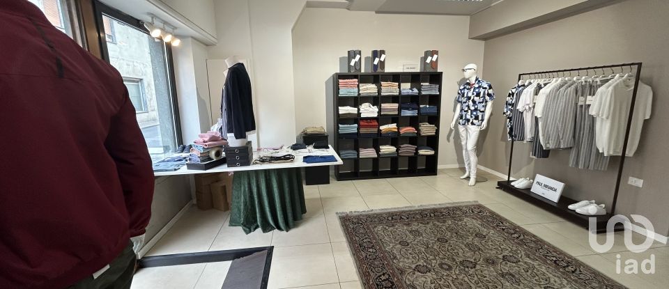 Negozio / locale commerciale di 54 m² in Cesano Maderno (20811)