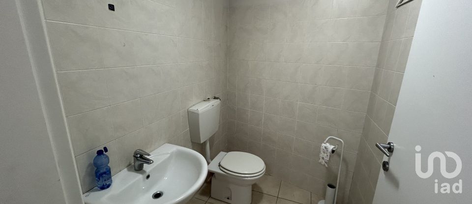 Negozio / locale commerciale di 54 m² in Cesano Maderno (20811)