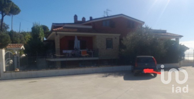 Villa Bifamiliare 16 locali di 216 m² in Roseto degli Abruzzi (64026)