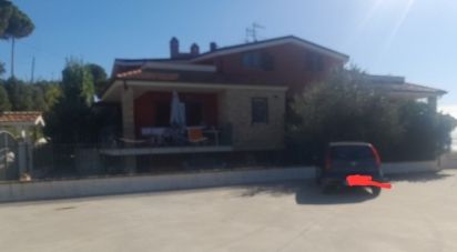 Villa Bifamiliare 16 locali di 216 m² in Roseto degli Abruzzi (64026)