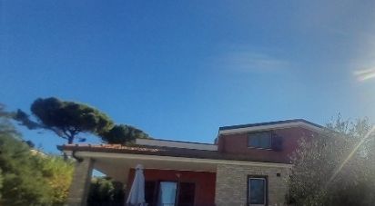 Villa Bifamiliare 16 locali di 216 m² in Roseto degli Abruzzi (64026)