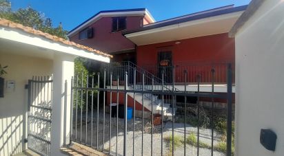 Villa Bifamiliare 16 locali di 216 m² in Roseto degli Abruzzi (64026)