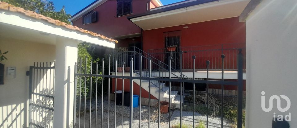 Villa Bifamiliare 16 locali di 216 m² in Roseto degli Abruzzi (64026)
