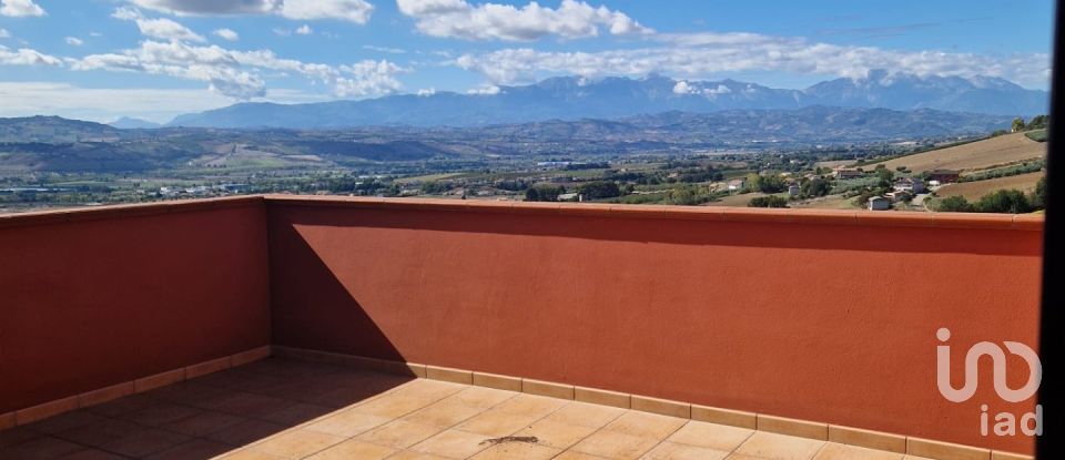 Villa Bifamiliare 16 locali di 216 m² in Roseto degli Abruzzi (64026)