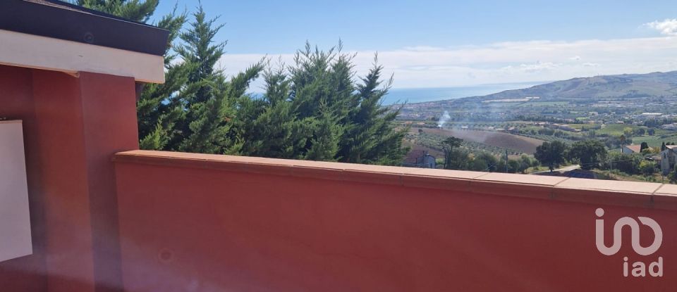 Villa Bifamiliare 16 locali di 216 m² in Roseto degli Abruzzi (64026)