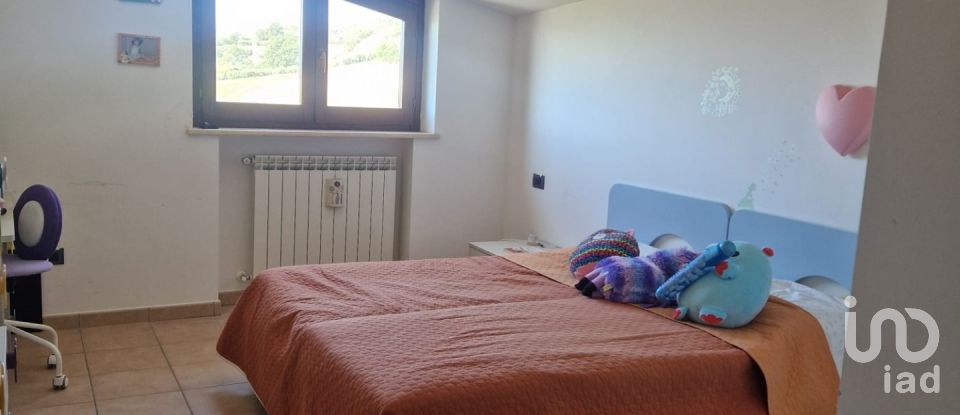 Villa Bifamiliare 16 locali di 216 m² in Roseto degli Abruzzi (64026)