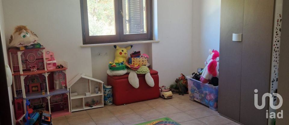 Villa Bifamiliare 16 locali di 216 m² in Roseto degli Abruzzi (64026)