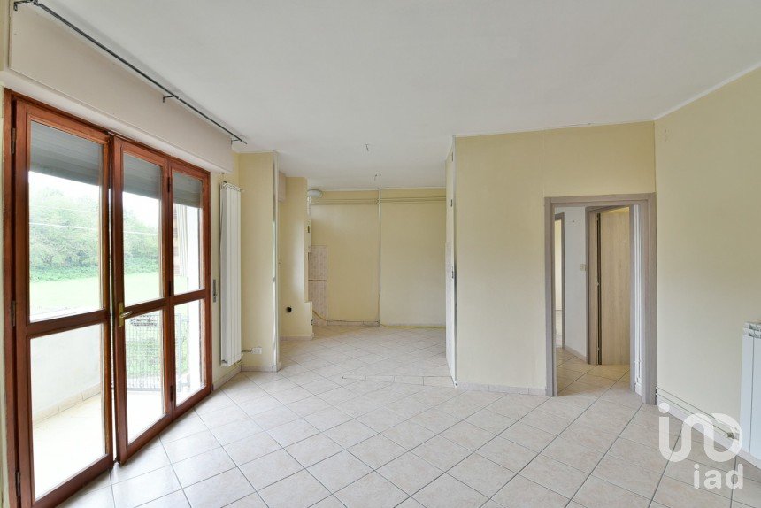Three-room apartment of 82 m² in Besana in Brianza (20842)