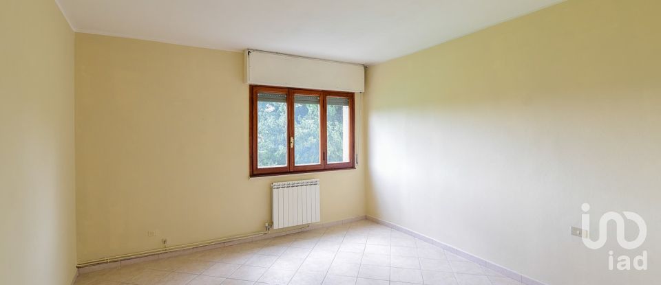 Three-room apartment of 82 m² in Besana in Brianza (20842)