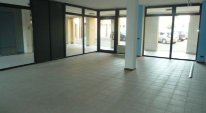 Negozio / locale commerciale di 39 m² in Caldogno (36030)