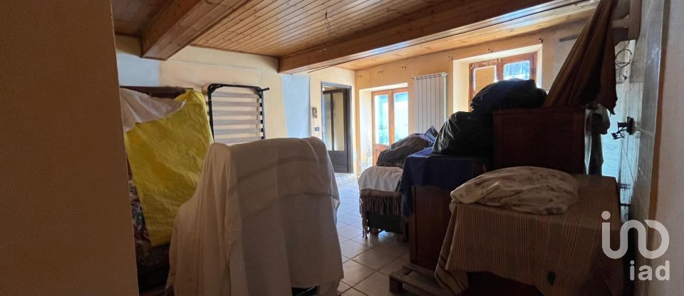 Rustico 4 locali di 400 m² in San Benigno Canavese (10080)