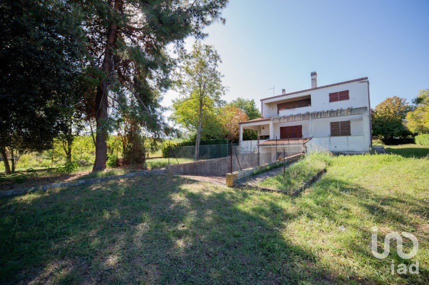 Casa indipendente 12 locali di 310 m² in Senigallia (60019)