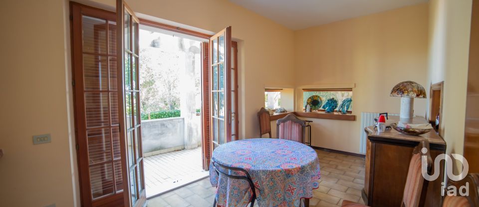Casa indipendente 12 locali di 310 m² in Senigallia (60019)