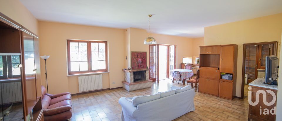 Casa indipendente 12 locali di 310 m² in Senigallia (60019)