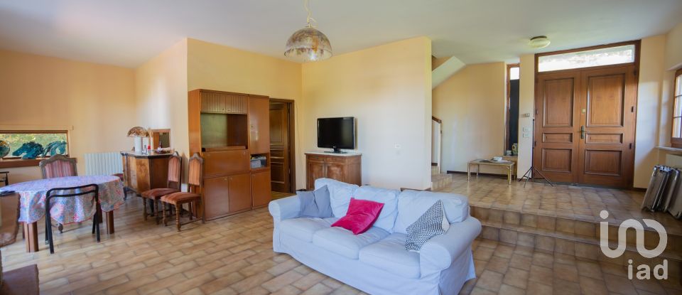 Casa indipendente 12 locali di 310 m² in Senigallia (60019)