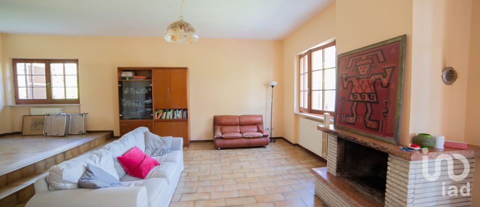 Casa indipendente 12 locali di 310 m² in Senigallia (60019)
