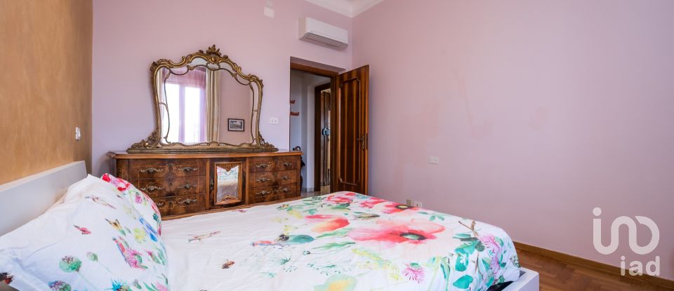Appartamento 8 locali di 160 m² a Genova (16146)