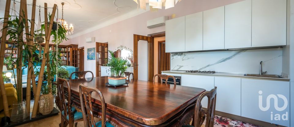 Appartamento 8 locali di 160 m² a Genova (16146)