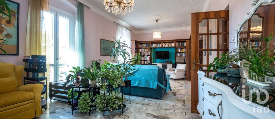 Appartamento 8 locali di 160 m² a Genova (16146)