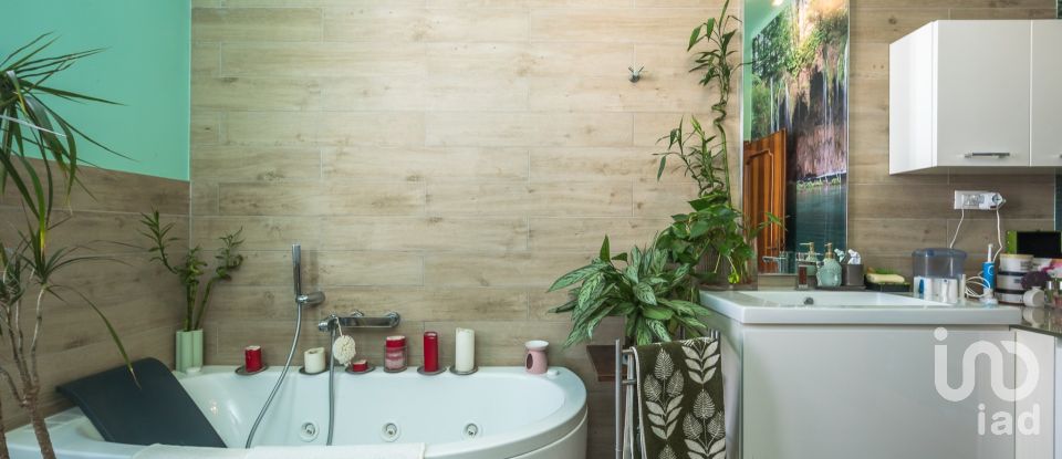 Appartamento 8 locali di 160 m² a Genova (16146)