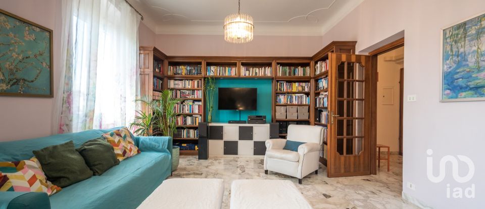 Appartamento 8 locali di 160 m² a Genova (16146)